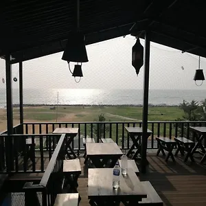 https://le-petit-hotel-restaurant.negombohotels.net